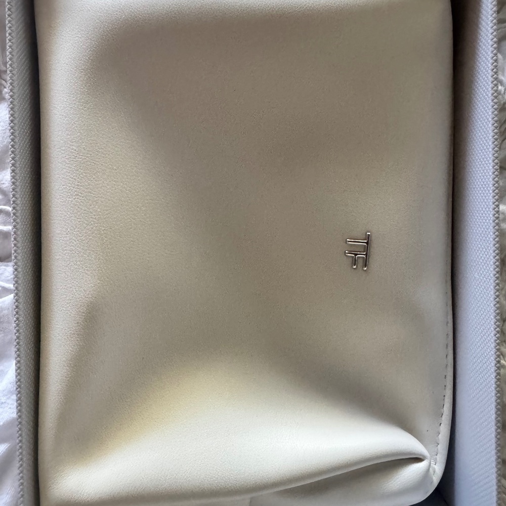 Tom Ford Limited Edition Soleil Neige White Cosmetic Pouch New & Sealed!